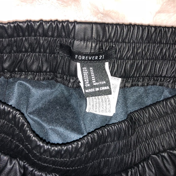 Faux leather skirt size M - Picture 2 of 3